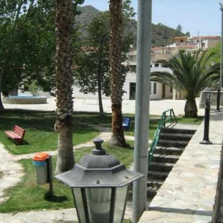 Beautiful 3 Bedr House In Arakapas With Fireplace Eksteriør bilde