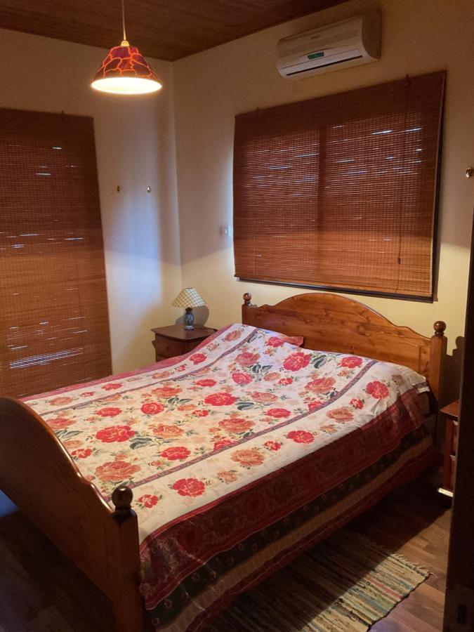 Beautiful 3 Bedr House In Arakapas With Fireplace Eksteriør bilde