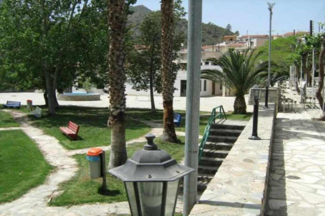 Beautiful 3 Bedr House In Arakapas With Fireplace Eksteriør bilde