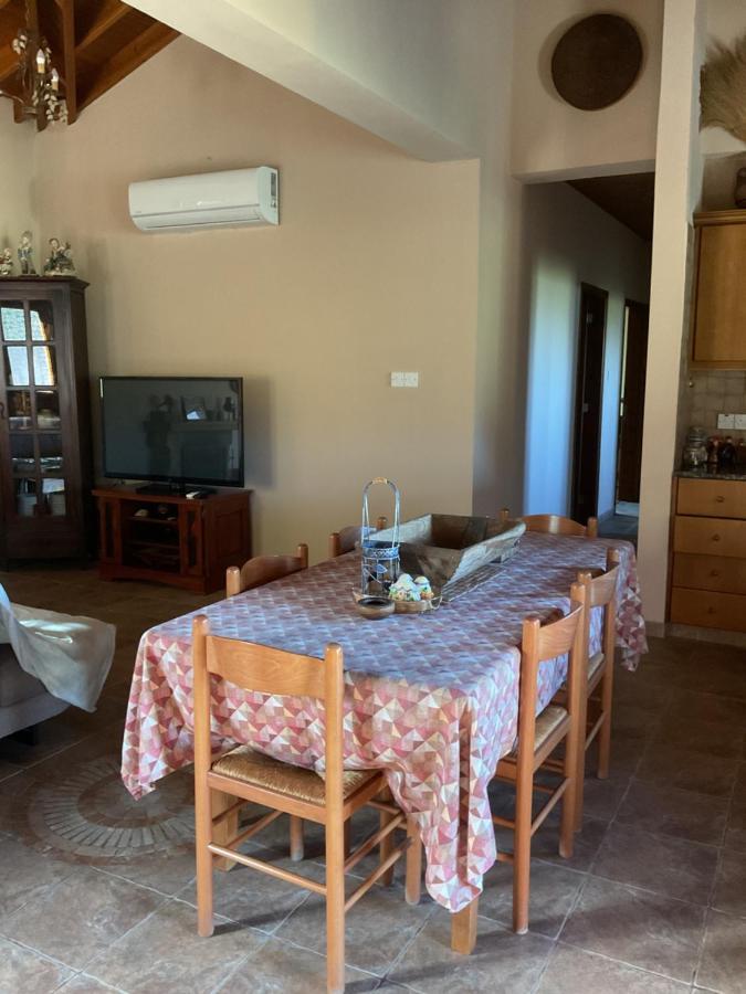 Beautiful 3 Bedr House In Arakapas With Fireplace Eksteriør bilde