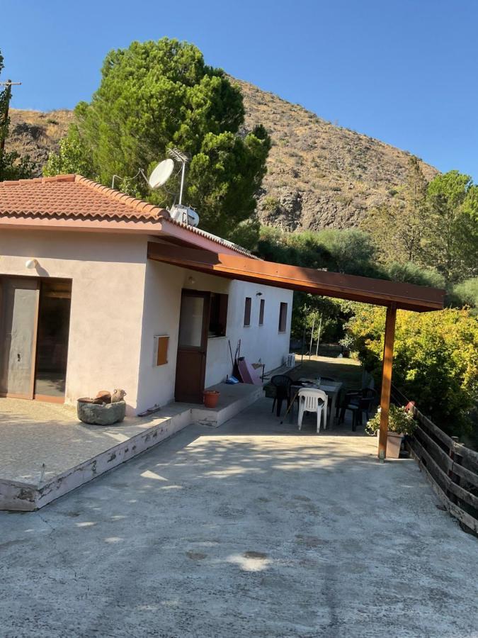 Beautiful 3 Bedr House In Arakapas With Fireplace Eksteriør bilde