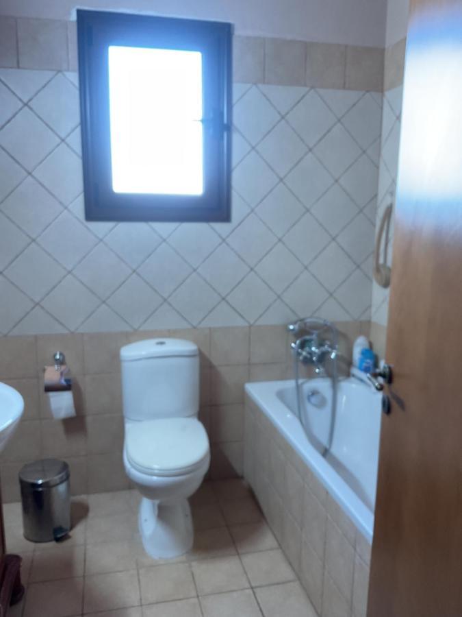 Beautiful 3 Bedr House In Arakapas With Fireplace Eksteriør bilde