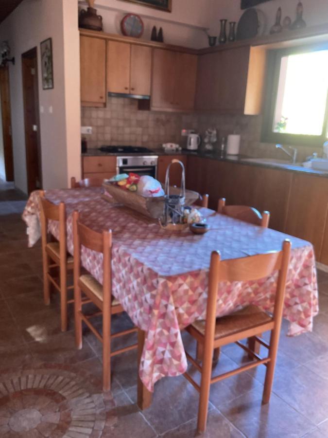 Beautiful 3 Bedr House In Arakapas With Fireplace Eksteriør bilde